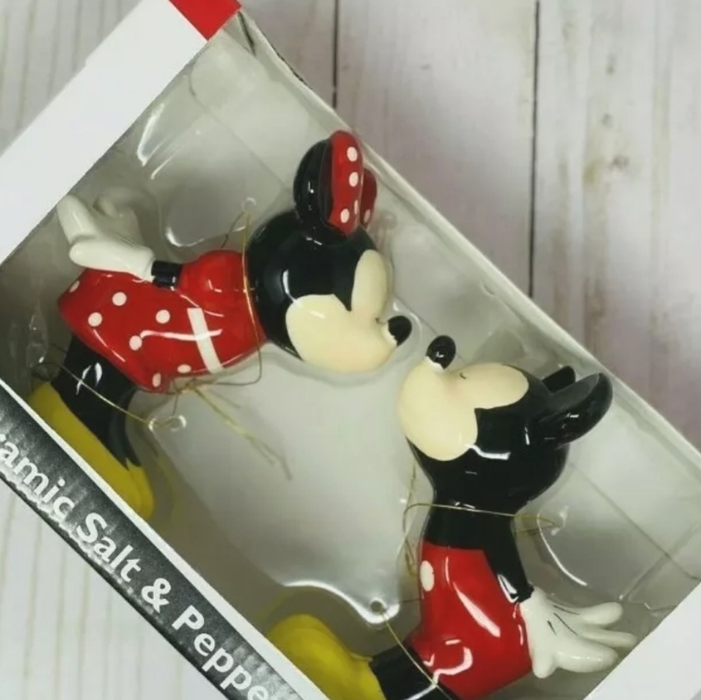 DISNEY Mickey & Minnie Mouse Salt Shaker